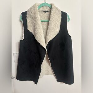 Madison and Lola black faux suede vest size 1x NWOT Sherpa